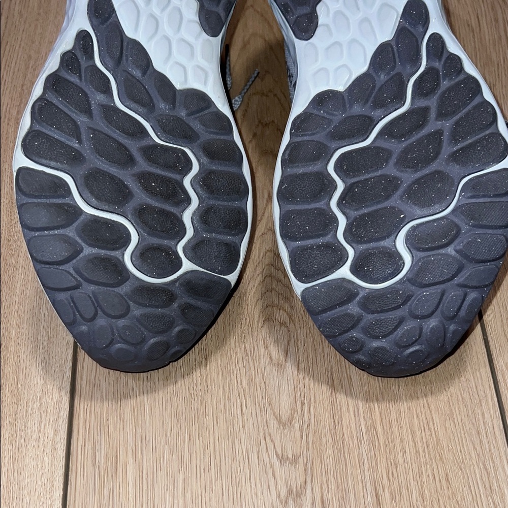 New Balance Arishi V4 Light Gray Athletic Sneakers - Picture 10 of 15
